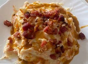Foto principal de Ensaladilla de guanciale con crema de huevo curada