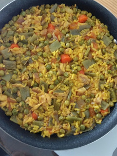 Una foto de Arroz con Gallina y verduras