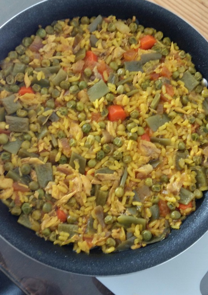 Una foto de Arroz con Gallina y verduras
