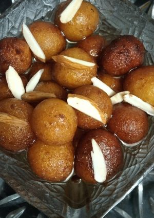 ગુલાબ જામુન (Gulab Jamun Recipe In Gujarati) રેસીપી મુખ્ય ફોટો