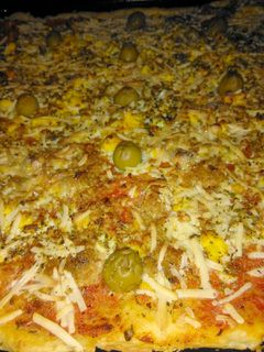 Una foto de Pizza de atún y tomate