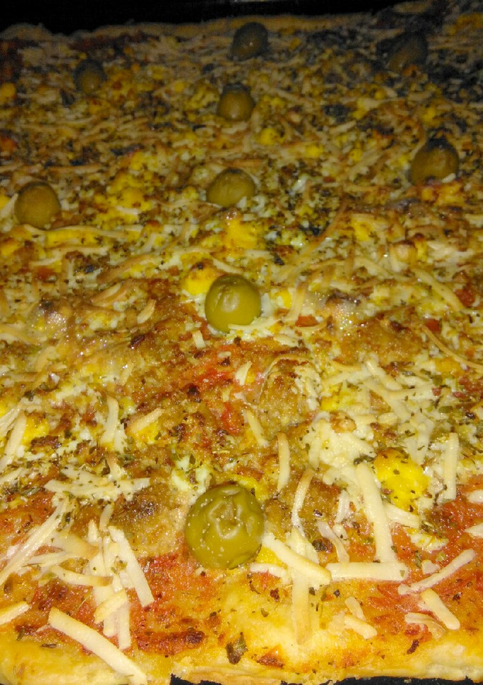 Una foto de Pizza de atún y tomate