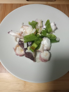 Una foto de 🥗Salpicón de pulpo🐙