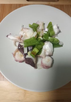 Una foto de 🥗Salpicón de pulpo🐙