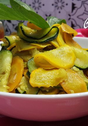 Une photo de Panaché de courgettes et carottes au curry