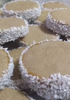 Una foto de Alfajores de chocolate 🍫 (25 unidades aprox)