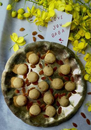 সুজির লাড্ডু(sooji ladoo recipe in Bengali) রেসিপির প্রধান ছবি