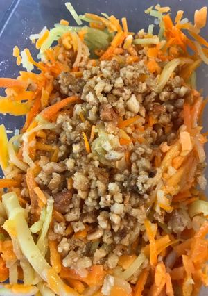 Una foto de Espaguetis de verduras con aliño de frutos secos