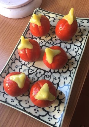 Hình của món Bánh gấc (tạo hình trái cà chua).