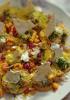 પાપડ પૂરી ચાટ (Papad Puri Chat Recipe In Gujarati) રેસીપી મુખ્ય ફોટો