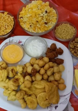 ચટપટા નાસ્તા સાથે સાત રત્ન પકોડે(chatpata nasta sathe saat ratan pakoda in Gujarati) રેસીપી મુખ્ય ફોટો