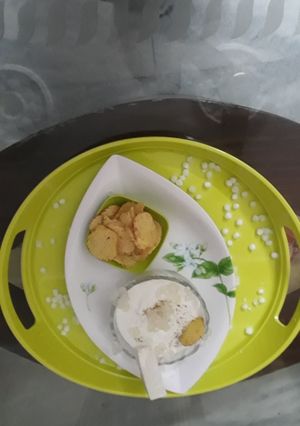 A picture of Rice dip with gold vitamin and potato chip.