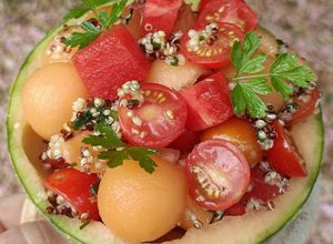 Une photo de 🍈Salade de melon pastèque quinoa pêche tomate