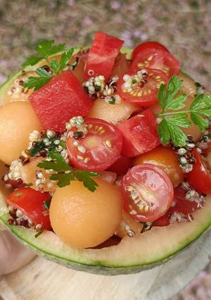 Une photo de 🍈Salade de melon pastèque quinoa pêche tomate