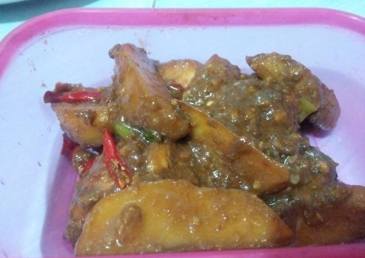 Semur ayam kentang