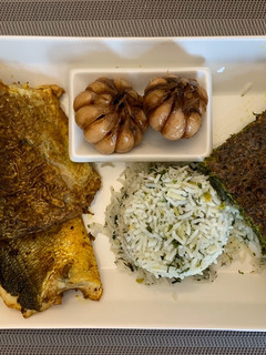 عکسی از دستور سبزی پلو ماهی عید 🐟🌹