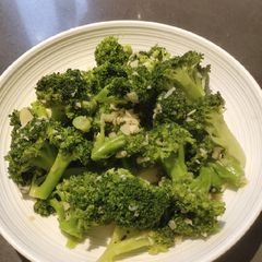 A picture of Garlic Brocolli.