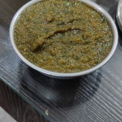 A picture of Green chutney.