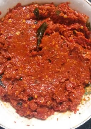 A picture of Ripened red chillies chutney.