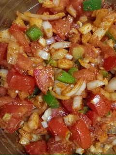 ડુંગળી ટામેટા નું સલાડ (Dungri Tomato Salad Recipe In Gujarati) રેસીપી મુખ્ય ફોટો
