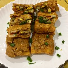 A picture of Samosa bread pakoray.