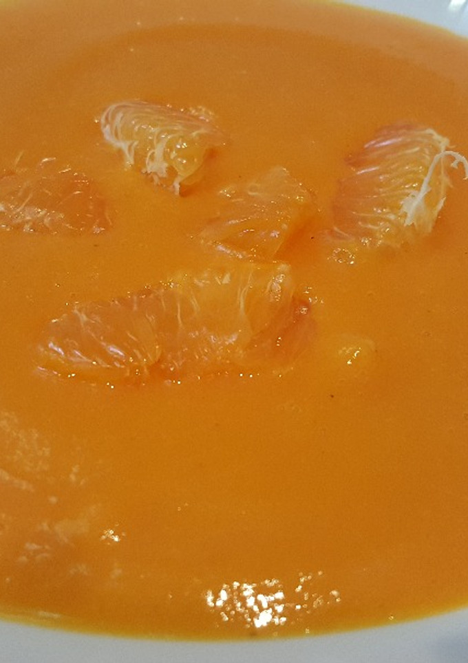 Una foto de Crema de zanahoria y mandarina