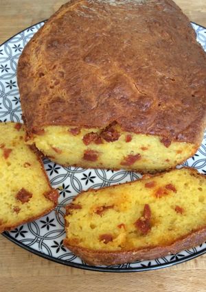 Une photo de Cake au chorizo gruyère