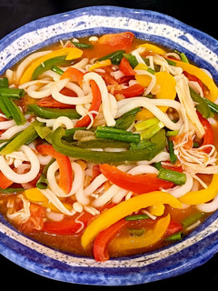 Hình của món Mì udon nấu cà chua, ớt chuông, nấm kim châm.