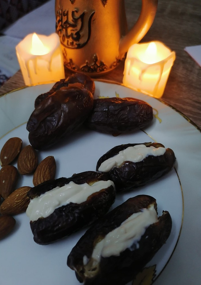 A picture of Almonds Dates.