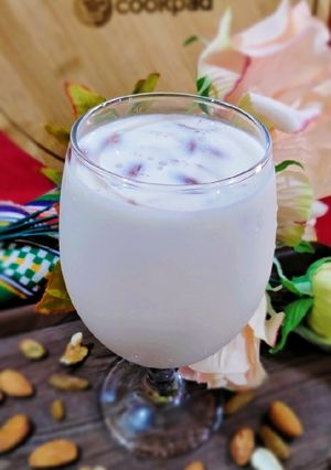 A picture of Doodh Ki Thandi Bottle.