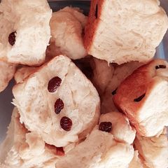 A picture of Raisin milk bun.