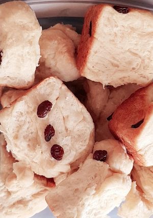 A picture of Raisin milk bun.