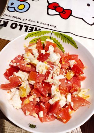 A picture of Tomato And Salted Egg Salad.