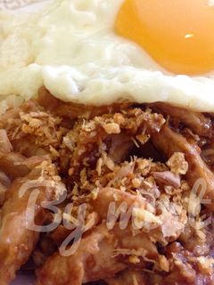 รูปของ ไก่กระเทียมไข่ดาว