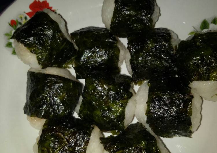 Langkah Mudah untuk Membuat Onigiri mini tuna mayo Lezat