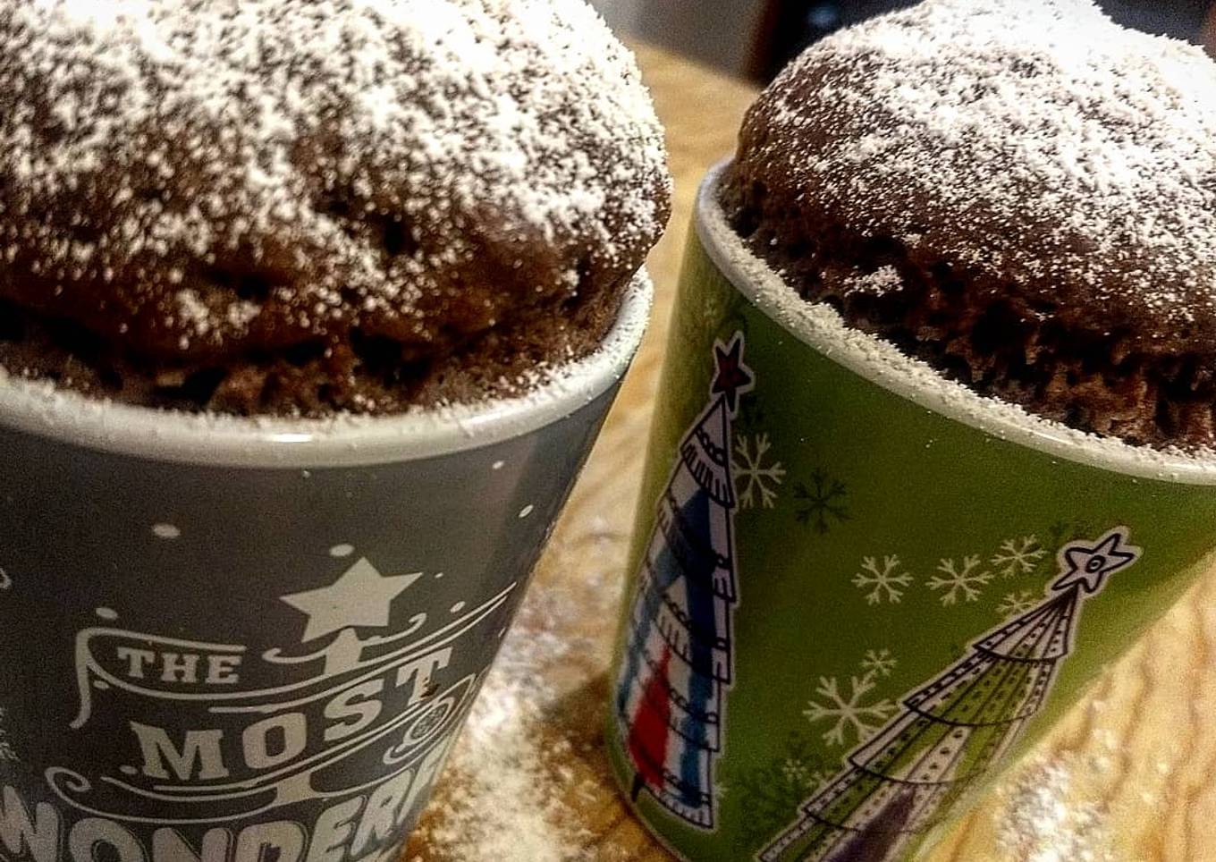 Pastel de chocolate en taza hecho en microondas (mug cacke)