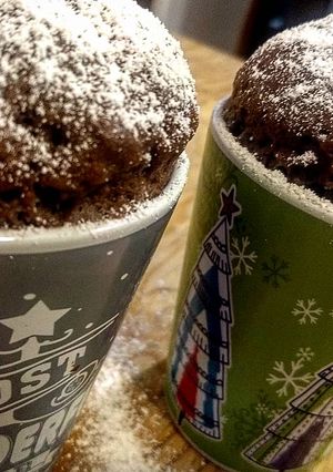 Una foto de Pastel de chocolate en taza hecho en microondas (mug cacke)