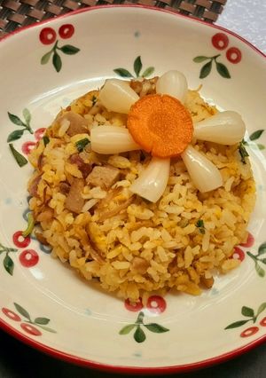 Hình của món Cơm chiên trứng thập cẩm.