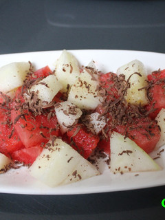 Una foto de Sandía con melón y chocolate