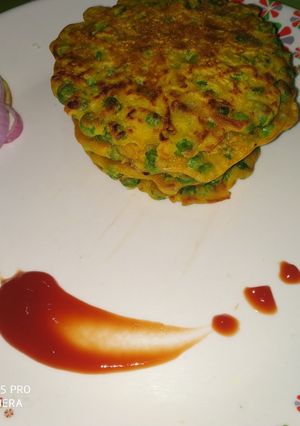 क्रिस्पी चावल मटर चीला (Crispy chawal Matar cheela recipe in hindi) रेसिपी मुख्य फोटो