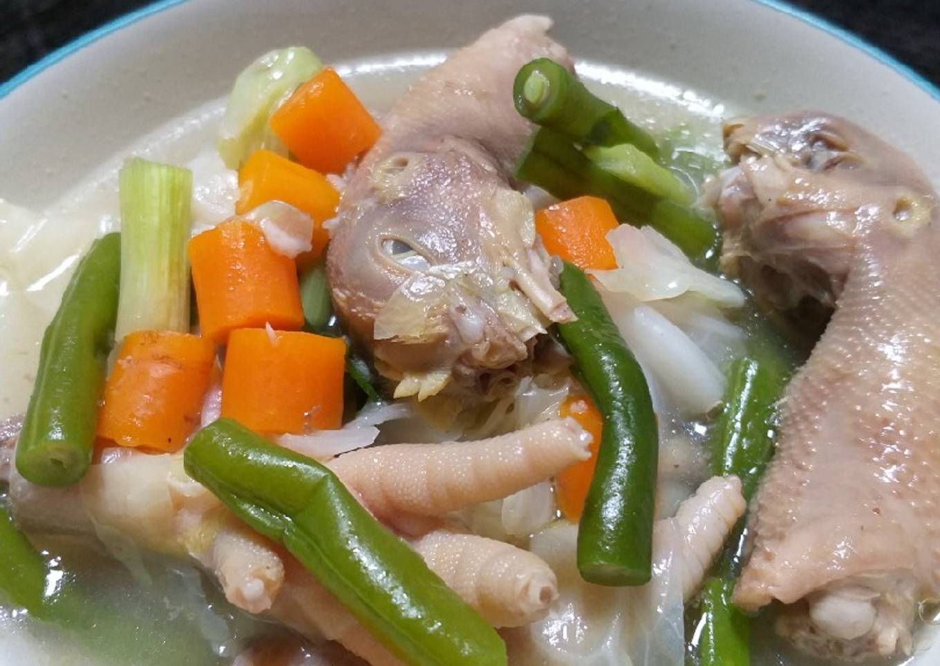 9. Sop Ceker dan Kepala Ayam