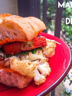 Una foto de Sándwich Champinesco con Coliflor y Salsa Romesco!!