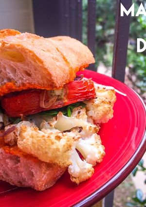 Una foto de Sándwich Champinesco con Coliflor y Salsa Romesco!!