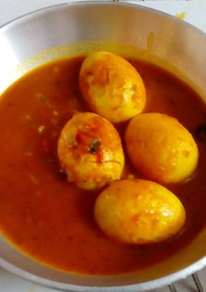 A picture of Egg curry.