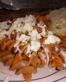 Fusilli entomatado con queso
