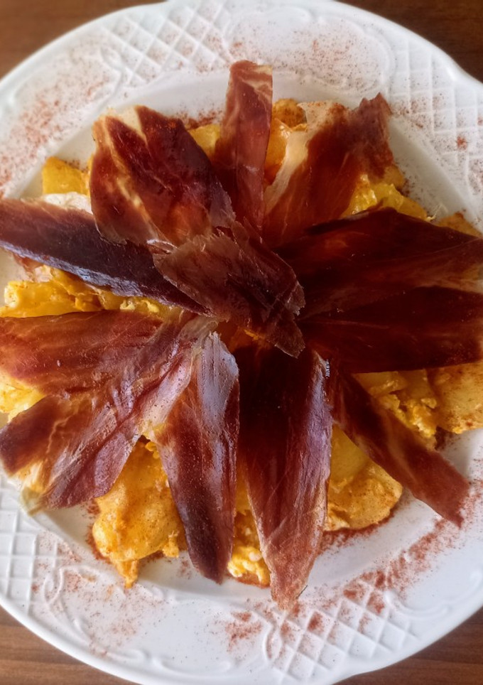 Una foto de Huevos rotos