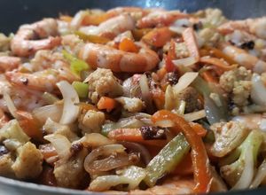 Una foto de Wok de camarón con vegetales!!!