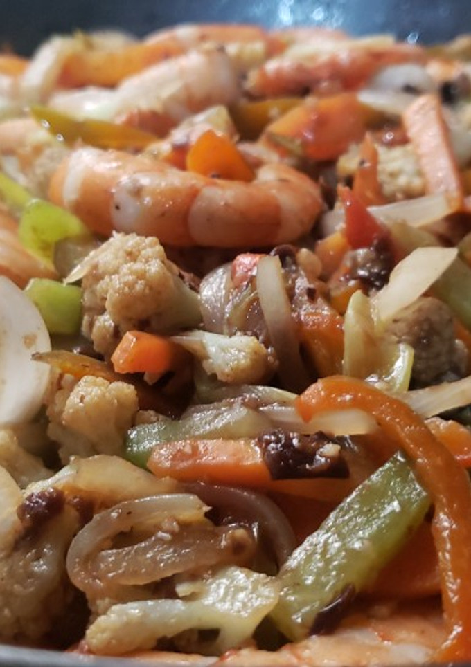 Una foto de Wok de camarón con vegetales!!!