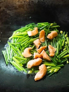 韭菜花炒甜不辣 的食譜成品照片