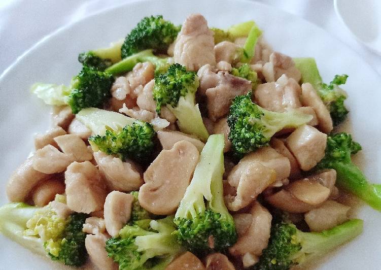 Brokoli Tumis Ayam Jamur